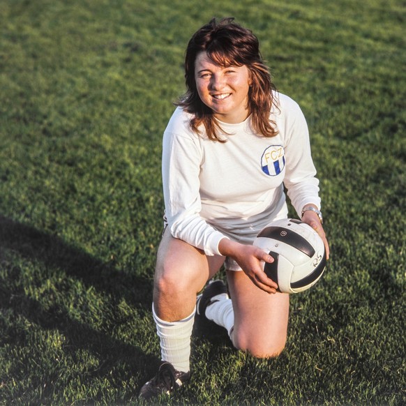 Die Skirennfahrerin Marie-Theres Nadig aktiv als Fussballerin bei den Frauen des FCZ, undatierte Aufnahme um 1972. (KEYSTONE/PHOTOPRESS-ARCHIV/RIA/Eugen Suter)