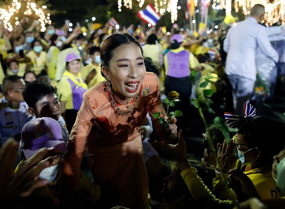 epa13031699 (FILE) - Thai Princess Bajrakitiyabha greets royalists during a public appearance of royal family members outside the Grand Palace in Bangkok, Thailand, 01 November 2020 (reissued 12 June  ...