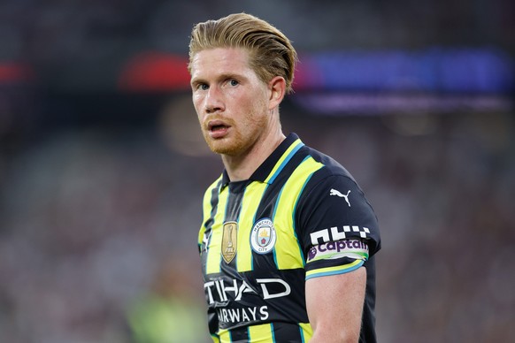 epa11576213 Kevin De Bruyne of Manchester City in action during the English Premier League soccer match of West Ham United against Manchester City, in London, Britain, 31 August 2024. EPA/DAVID CLIFF  ...