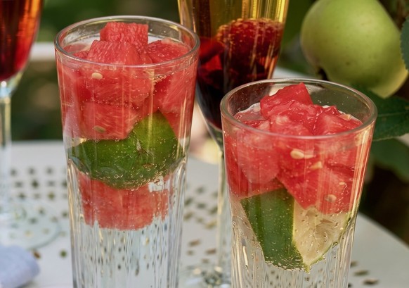 Watermelon Gin Spritzer

https://www.bbcgoodfood.com/recipes/watermelon-gin-spritzer