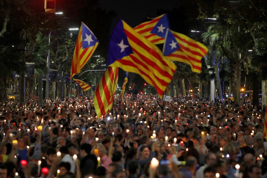 epa06271828 Thousands of people protest in downtown Barcelona, Spain, 17 October 2017. Demonstrators are protesting the imprisonment of leaders of independent organizations, Catalonian National Assemb ...