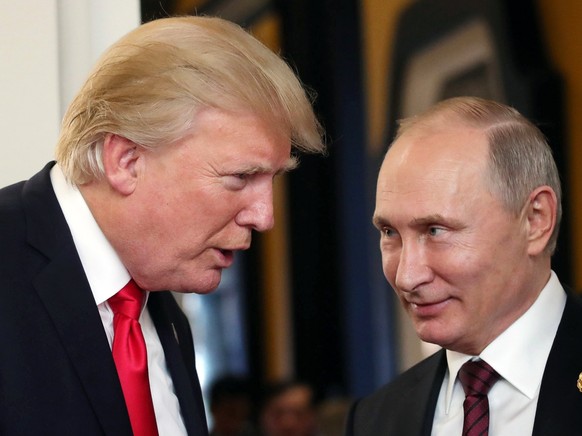 epa06885713 (FILE) - Russian President Vladimir Putin (R) and US President Donald J. Trump (L) talk during a break of a leader&#039;s meeting at the 25th Asia-Pacific Economic Cooperation (APEC) summi ...
