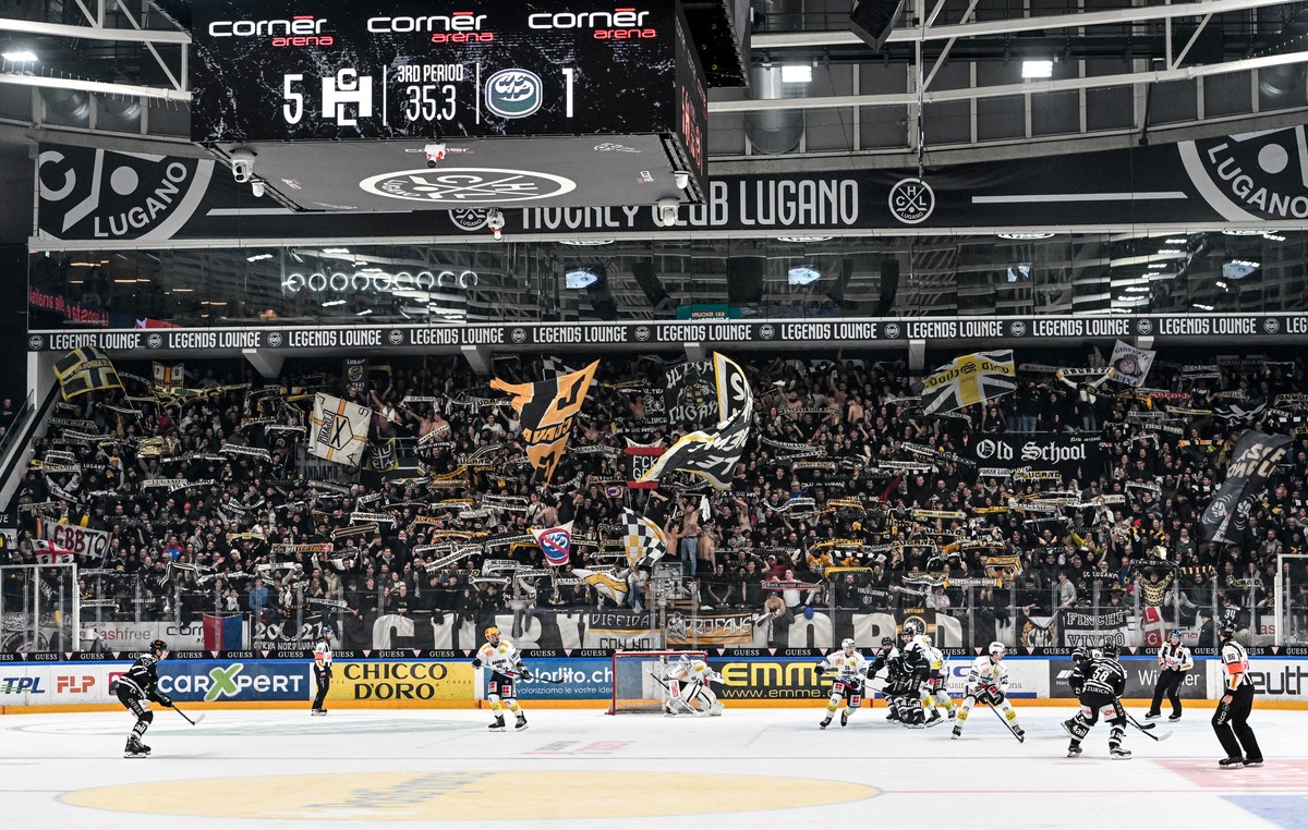 Lugano fans celebrate the victory, during the regular season of National League A (NLA) Swiss Championship 2025/26 between HC Lugano and HC Ambri Piotta at the ice stadium Corner Arena, Switzerland, N ...
