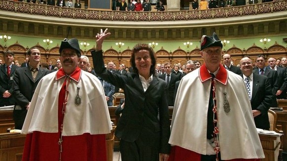Eveline Widmer-Schlumpf wird einen Tag nach ihrer Wahl, am 13. Dezember 2007, als Bundesrätin vereidigt.