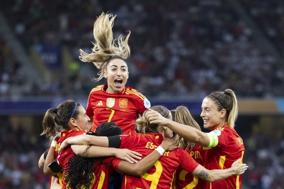 &lt;p&gt;Weltmeister Spanien startet mit einem Statement ins Turnier: Einem ungefährdeten 5:0-Sieg gegen Portugal.&lt;/p&gt;