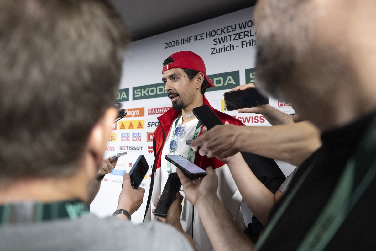 Switzerland's injured hockey player Jonas Siegenthaler speaks during a Mediapoint at the Swiss Life Arena ice hockey stadium, in Zurich, Switzerland, Saturday, May 23, 2026. (KEYSTONE/Andreas Bec ...