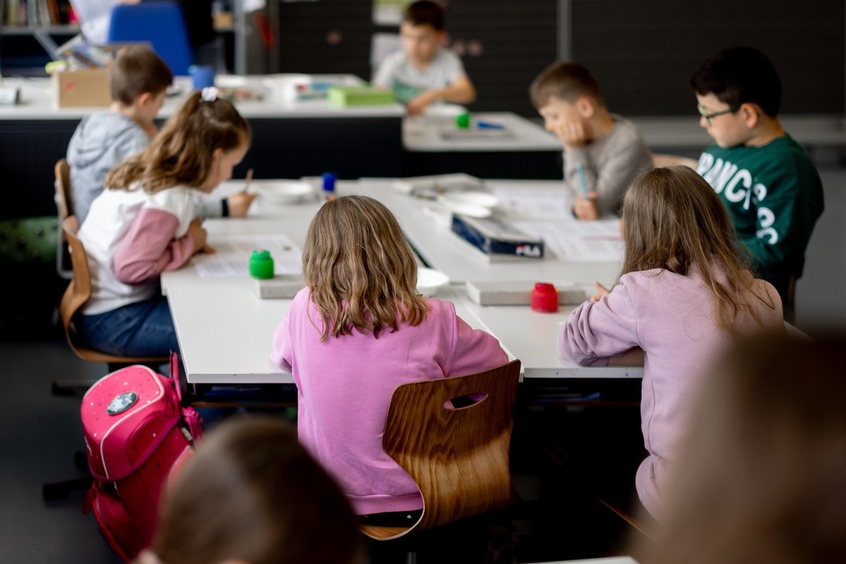 Schueler im Unterricht der Klasse 2a der Primarschule Niederglatt, am Dienstag, den 21. Mai 2024, in Niederglatt. (KEYSTONE/Christian Merz)