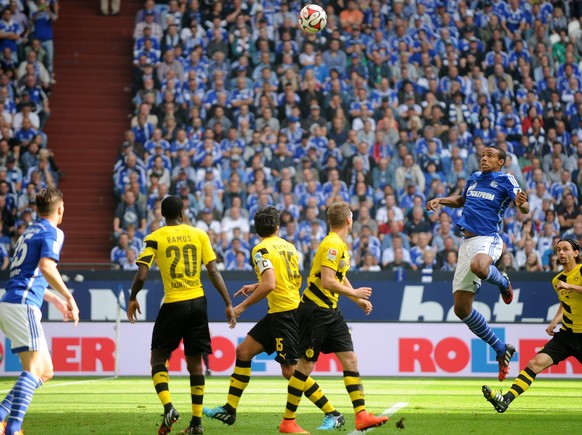 Joel Matip steigt beim Treffer zum 2:0 eine Etage höher als alle Dortmunder. 