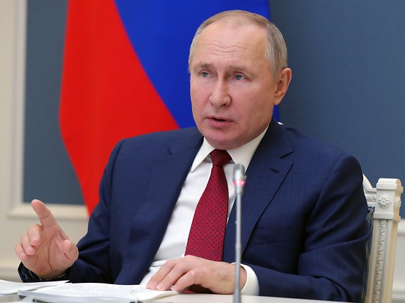 Wladimir Putin, Pr�sident von Russland, spricht w�hrend einer Videokonferenz bei der Davos Agenda zu den Teilnehmern des Weltwirtschaftsforums (WEF). Foto: Mikhail Klimentyev/Pool Sputnik Kremlin/AP/d ...
