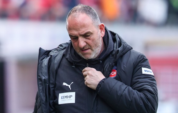 epa12838762 Heidenheim head coach Frank Schmidt before the German Bundesliga soccer match between 1. FC Heidenheim and Bayer 04 Leverkusen in Heidenheim, Germany, 21 March 2026. EPA/RONALD WITTEK COND ...