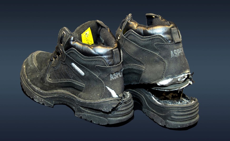 FBI artefacts - Richard Reids Shoes 
https://www.fbi.gov/history/artifacts/richard-reids-shoes