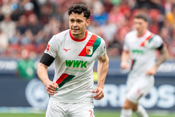 Deutschland: Bundesliga 2025 2026 - 30. Spieltag, Bayer 04 Leverkusen vs. FC Augsburg 18.04.2026 BayArena, Nordrhein-Westfalen Fabian Rieder FC Augsburg 32 *** Germany Bundesliga 2025 2026 Matchday 30 ...