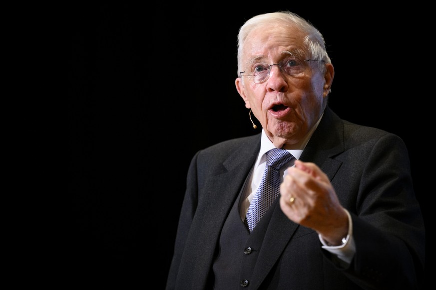 L&#039;ancien conseiller federal Christoph Blocher parle de l&#039;importance pour la Suisse d&#039;aujourd&#039;hui de trois personnalites du Haut-Valais ce lundi 2 janvier 2023 a la Simplon-Halle a ...