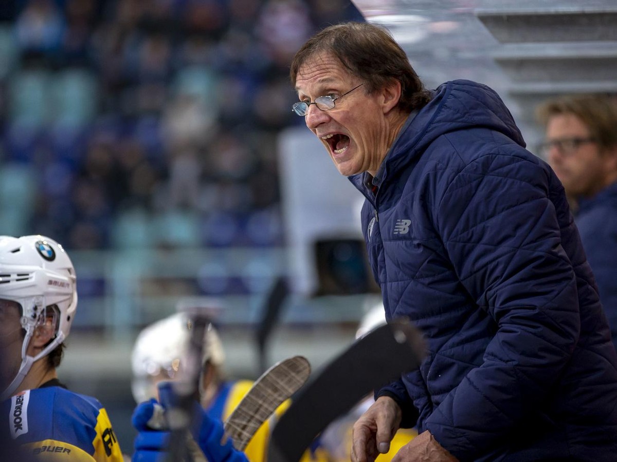 HC Davos Cheftrainer Arno Del Curto waehrend dem Eishockey-Meisterschaftsspiel der National League zwischen den SC Rapperswil-Jona Lakers und dem HC Davos am Dienstag, 30. Oktober 2018, in Rapperswil. ...