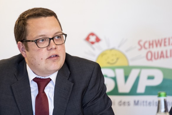 Patrick Walder, Praesident SVP des Kantons, spricht an der Medienkonferenz der SVP des Kantons ueber den ãMissbrauch des Klimawandels auf Kosten des MittelstandsÒ, aufgenommen am Montag, 3. Juni 2019  ...