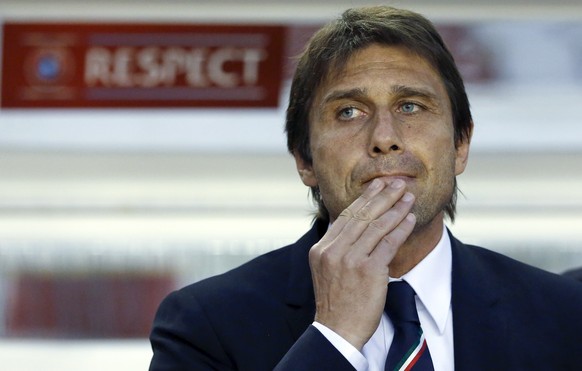 FILE - In this Friday, June 12, 2015 file photo, Italy&#039;s head coach Antonio Conte waits for the start of the Euro 2016 Group H qualifying soccer match between Croatia and Italy, in Split, Croatia ...