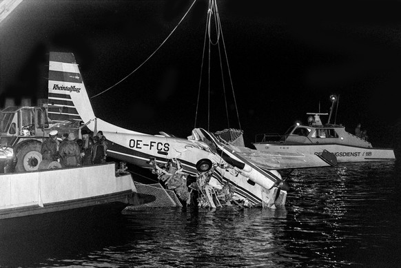 Am 23. Februar 1989 stuerzte eine «Commander AC-90» der «Rheintalflug» vor Rorschach in den Bodensee: Alle elf Insassen kamen ums Leben, darunter auch der oesterreichische Sozialminister Alfred Dallin ...