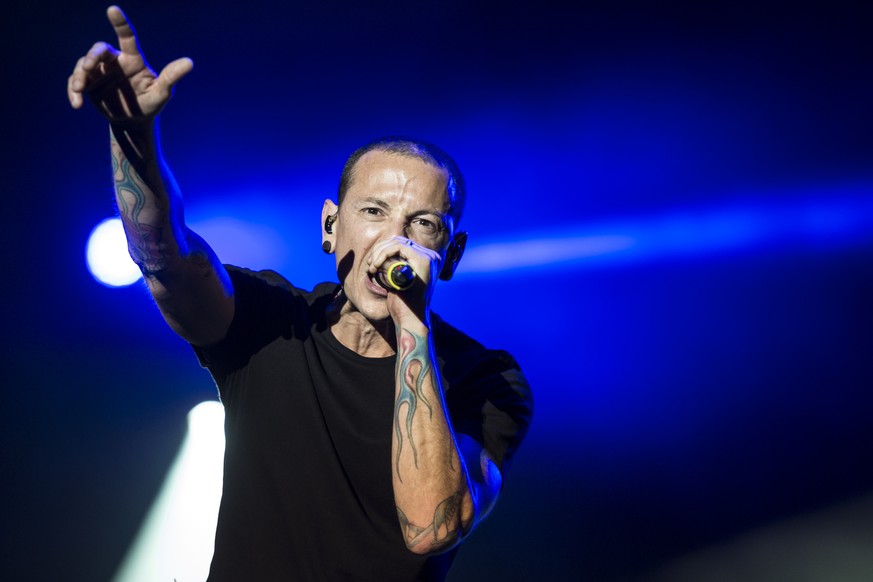 ARCHIVBILD ZUM TOD DES SAENGERS CHESTER BENNINGTON, AM DONNERSTAG, 20. JULI 2017 - Chester Bennington of US-band Linkin Park performs during the Greenfield Openair, on Thursday, June 12, 2014, in Inte ...