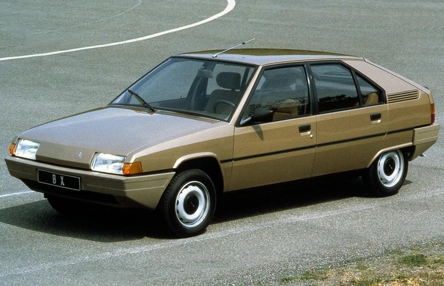 Citroen BX 1982 marcello gandini bertone design auto retro https://carpixx.ch/wp-content/uploads/2022/05/01_Citroen_BX_ab_1982_Quelle_Citroen_1000.jpg