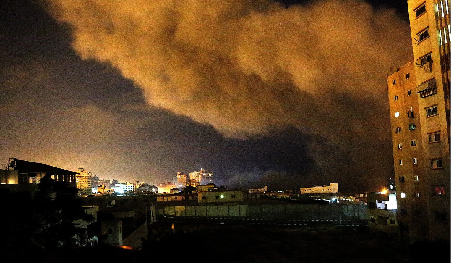 Rauch über Gaza-Stadt.