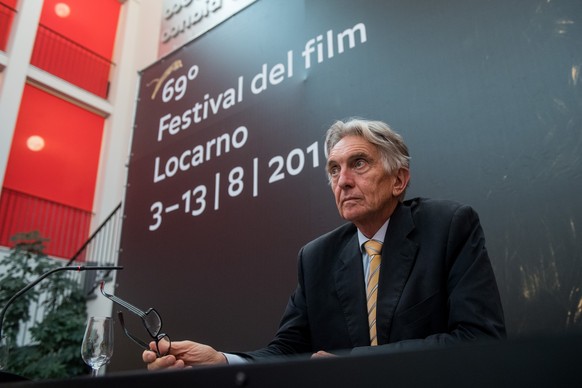 Marco Solari, Praesident, praesentiert an einer Medienkonferenz das Programm des 69. Filmfestivals Locarno am Mittwoch, 13. July 2016. (KEYSTONE/TI-PRESS/Gabriele Putzu)

Marco Solari, President, pr ...