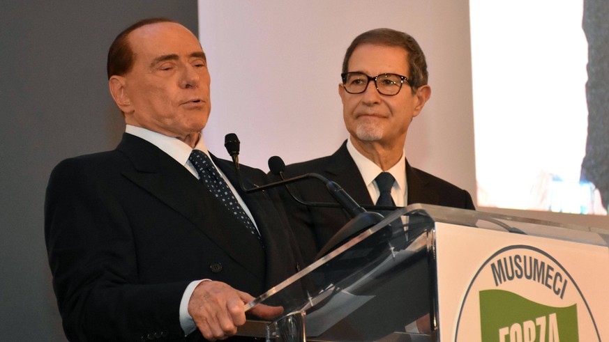 epa06304418 Italian former prime minister and leader of &#039;Forza Italia&#039; party, Silvio Berlusconi (L), speaks during an electoral meeting to support the center-right Forza Italia candidate for ...