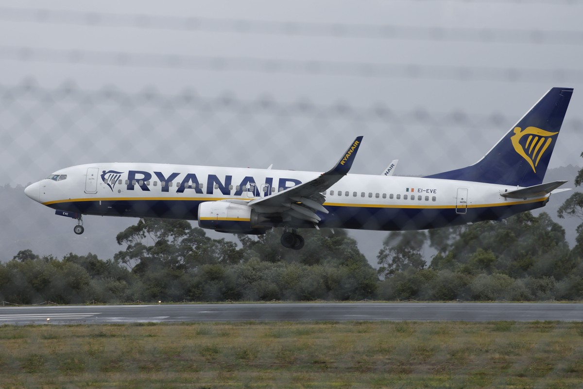 epa12348222 A Ryanair airplane lands at Santiago de Compostela airport in Galicia, Spain, 03 September 2025. The Irish company announced it will reduce 16 percent of its capacity in Spain, which impli ...