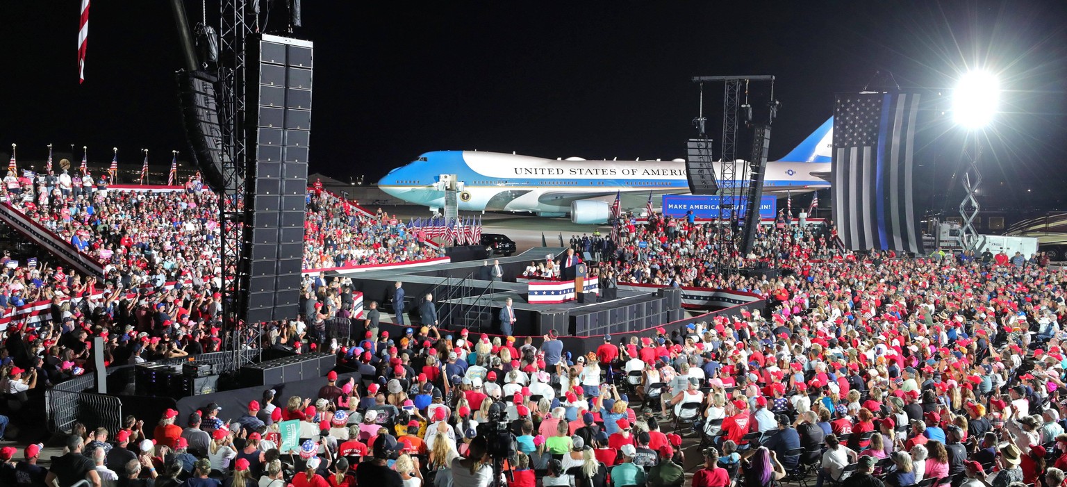 Spektakel in Florida: Donald Trump auf dem Flugplatz in Sanford.