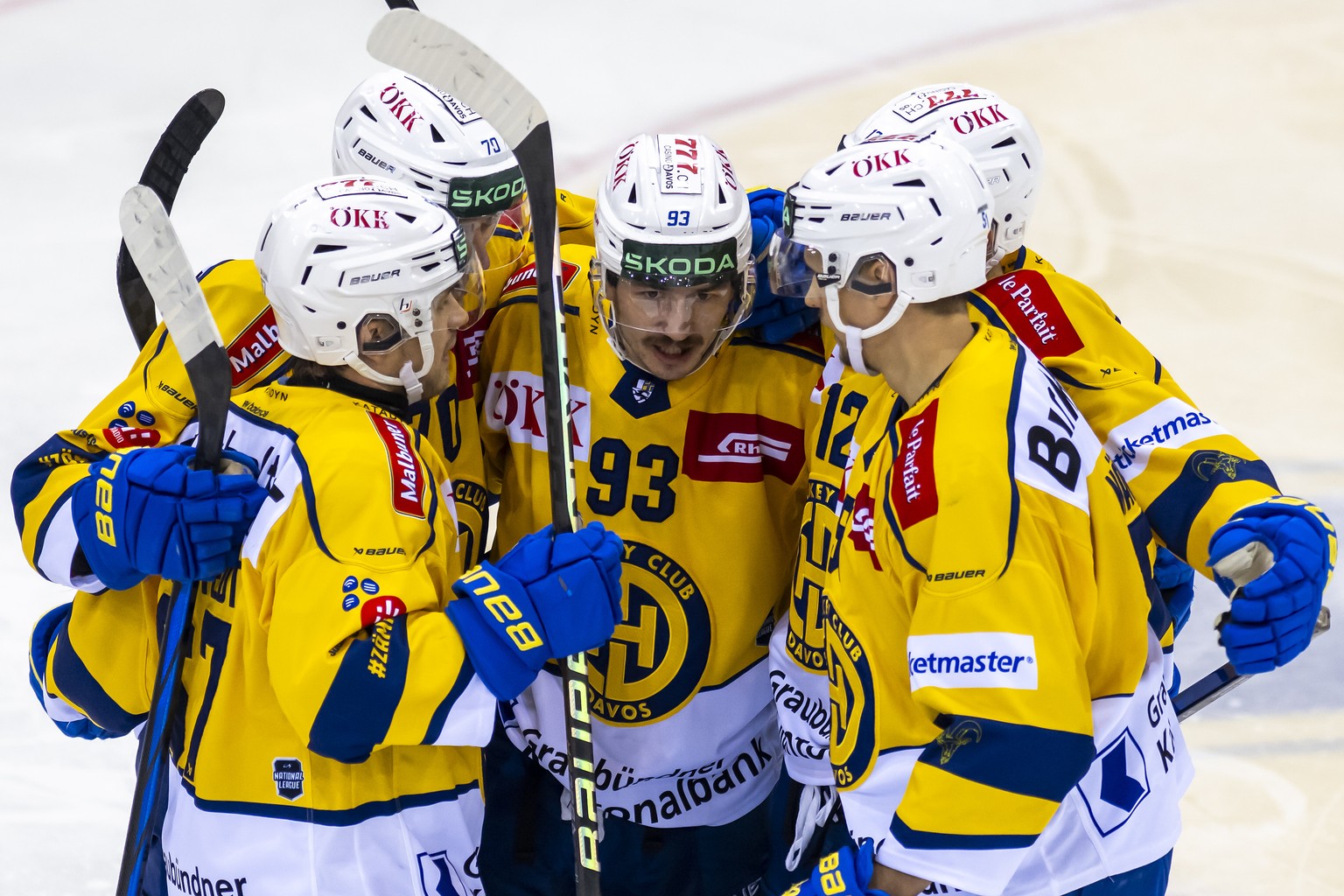 Les joueurs de davos laissent eclater leur joie, lors du match du championnat suisse de hockey sur glace de National League LNA, entre le Geneve Servette HC et le HC Davos, ce vendredi 16 fevrier 2024 ...