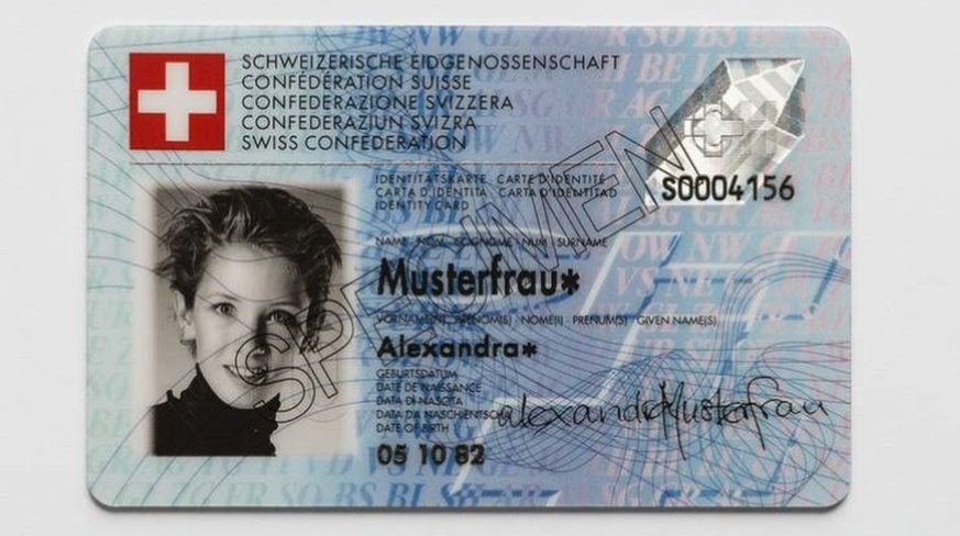 Die Schweizer Identitätskarte ohne biometrische Daten. (Symbolbild)