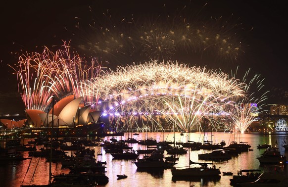 Krachender Jahresbeginn: Sydney feiert mit einem spektakulären Feuerwerk das Jahr 2017.