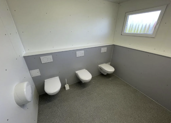 Lustige Fails: WC zu dritt