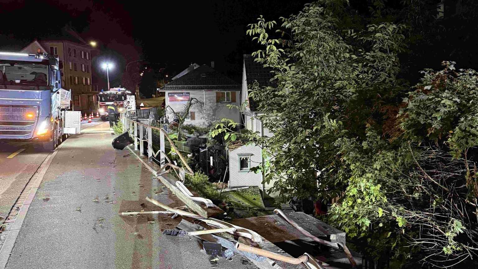 Der Unfall ereignete sich in der Nacht auf Samstag um 02.40 Uhr auf der Gossauerstrasse.