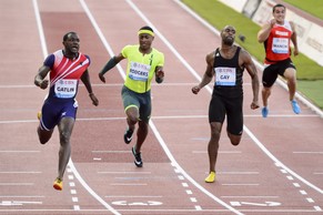 Justin Gatlin stellt über 100m die Jahresweltbestzeit auf.