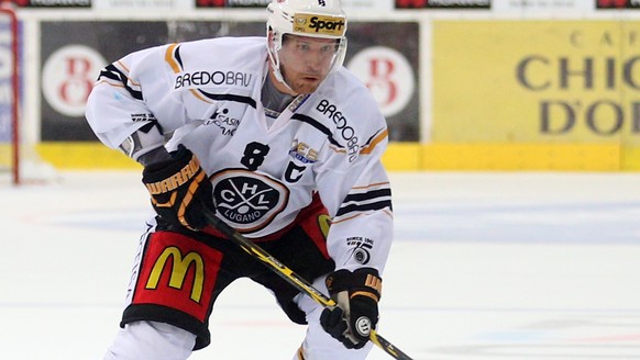 Kloten, 02.10.2015, Eishockey NLA - Kloten Flyers - HC Lugano, Steve Hirschi (Lugano). (Marc Schumacher/EQ Images)