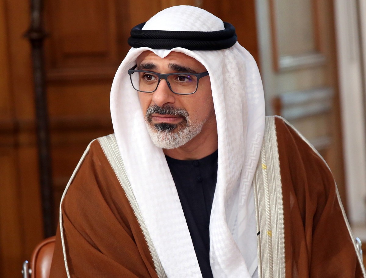 epa13321981 Crown Prince of Abu Dhabi, Sheikh Khalid bin Mohammed ?in Zayed Al Nahyan speaks with Greek Prime Minister Kyriakos Mitsotakis, during their meeting in Athens, Greece, 22 October 2026. She ...