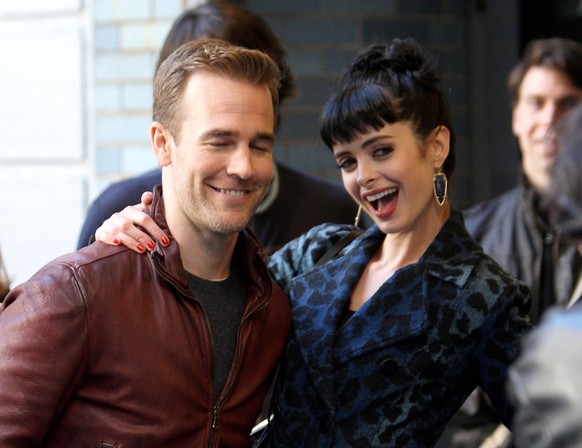 James Van Der Beek and Krysten Ritter on the set of the TV show Dont Trust The Bitch in Apartment 23 in New York City - 21 October 2012 FAM46720 Copyright: x FAMOUSx 52155248