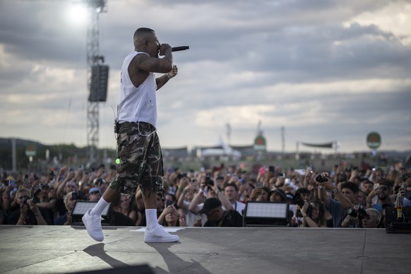 Performance von Luciano alias Patrick Gro�mann, am Openair Frauenfeld, am Freitag, 11. Juli 2025, in Frauenfeld. (KEYSTONE/Gian Ehrenzeller)