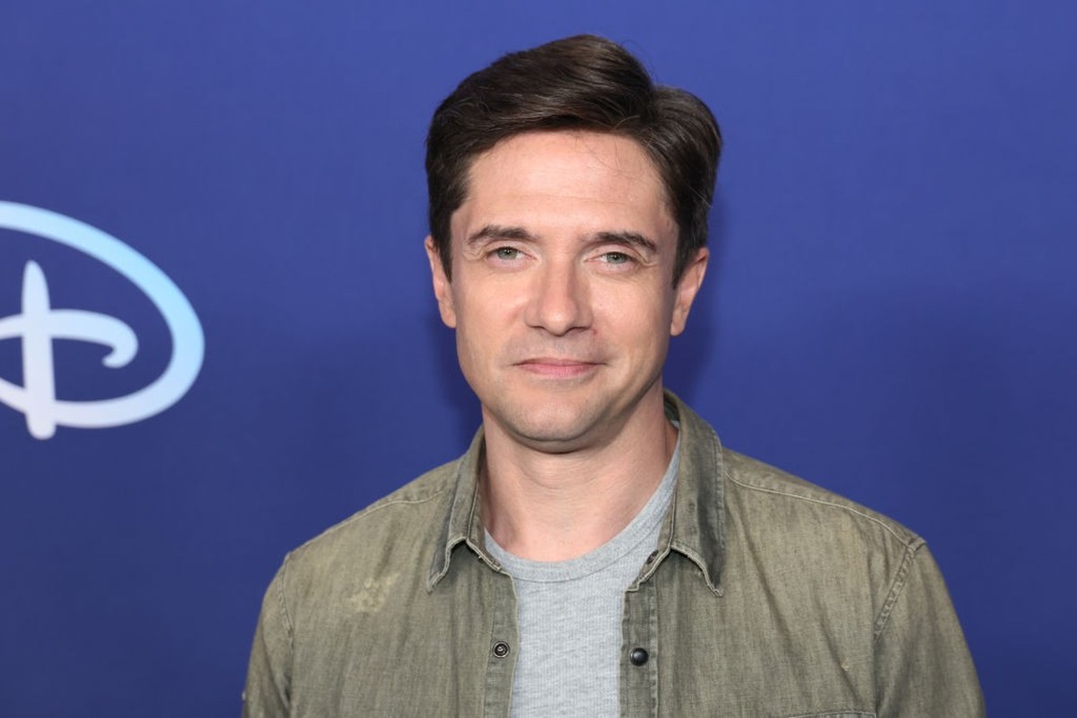 NEW YORK, NEW YORK - MAY 17: Topher Grace attends the 2022 ABC Disney Upfront at Basketball City - Pier 36 - South Street on May 17, 2022 in New York City. (Photo by Dia Dipasupil/Getty Images,)