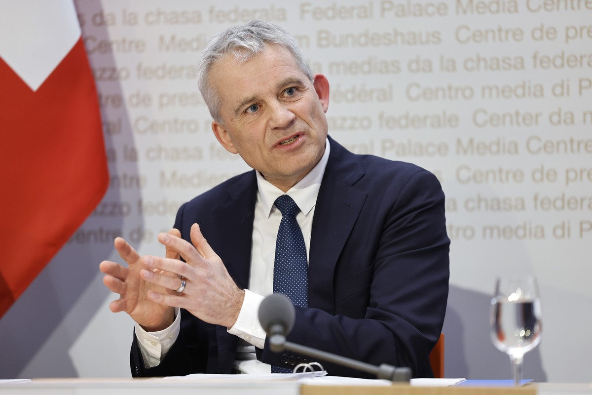 Bundesrat Beat Jans spricht waehrend einer Medienkonferenz zur Aenderung des Bundesgesetzes ueber Schuldbetreibung und Konkurs, am Mittwoch, 15. Januar 2024 in Bern. (KEYSTONE/Peter Klaunzer)