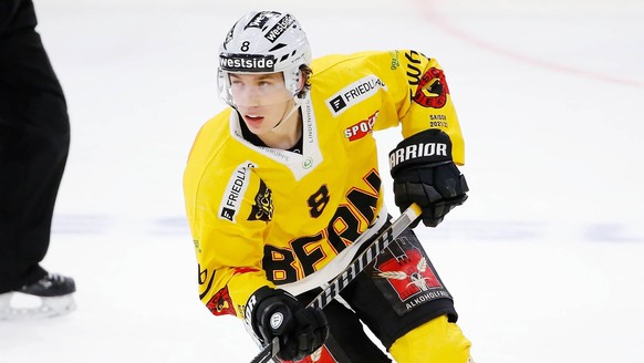 IMAGO / Geisser

Foto Manuel Geisser 09.01.2022 Hallenstadion Zürich Saison 2021/2022 Herren Eishockey NLA ZSC Lions - SC Bern Joshua Fahrni (SC Bern) *** Photo Manuel Geisser 09 01 2022 Hallenstadion ...