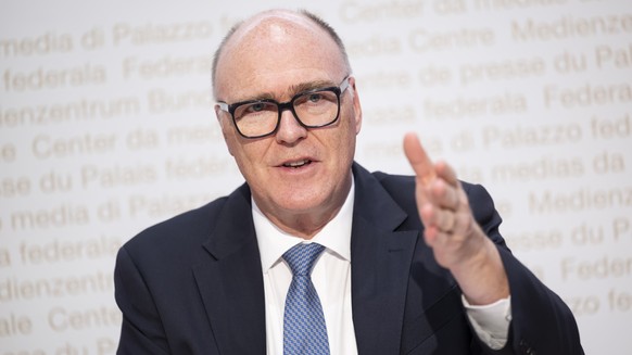 Bundesrat Martin Pfister, spricht an einer Medienkonferenz ueber die Staerkung der Sicherheit und Verteidigung der Schweiz, am Mittwoch, 28. Januar 2026, im Medienzentrum Bundeshaus in Bern. (KEYSTONE ...