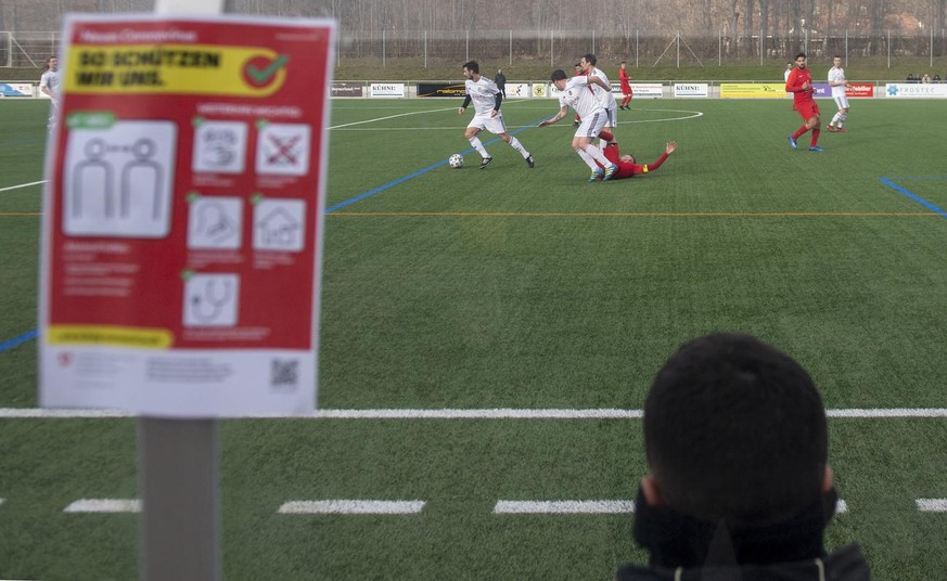 Ein Trainigsspiel zwischen dem SC Burgdorf (3. Liga) und dem FC Iliria (2. Liga) vor einigen wenigen Zuschauern, am Samstag, 7. Maerz 2020, auf dem Fussballplatz Neumatt in Burgdorf. Waehrend der Spie ...