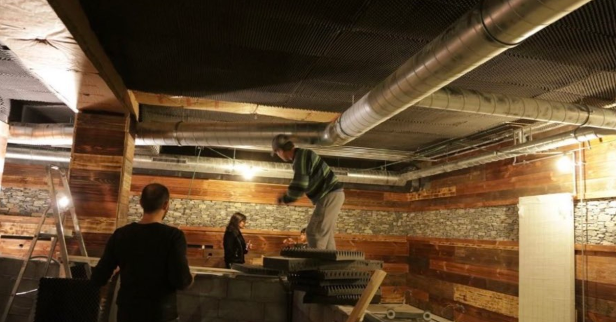 Eigenh-ndiger-Umbau-der-Bar-Deckenmaterial-laut-Experten-hochentz-ndlich-