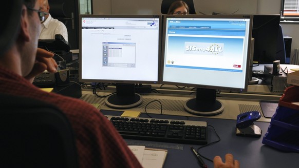 Blick in die Supplementary Information Request at the National Entry (SIRENE), der Einsatzzentrale des Bundesamts fuer Polizei (fedpol), aufgenommen am Montag, 11. August 2008 in Bern. Das SIRENE-Buer ...