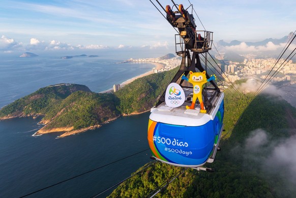 epa04676857 A handout photo released by RIO 2016 Summer Olympic Organizing Committee on 24 March 2015 picturing RIO 2016&#039;s mascot &#039;Vinicius&#039; on the top of the cableway to Sugarloaf Moun ...