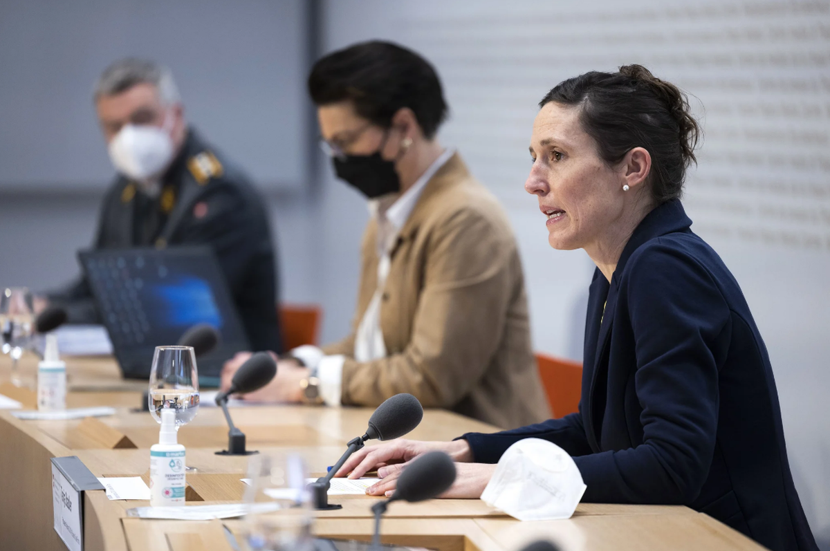 Tanja Stadler, frühere Präsidentin der COVID-19 Task Force, leitet nun das Cluster «Öffentliche Gesundheit» im neuen Netzwerk für wissenschaftliche Beratung.