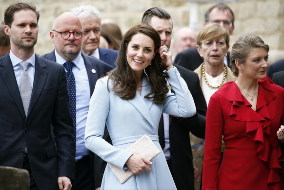 epa05957245 (L-R) Gauthier Destenay, the husband of Xavier Bettel, Britain&#039;s Duchess of Cambridge Catherine and Hereditary Grand Duchess of Luxembourg Stephanie walks on the Corniche after visiti ...