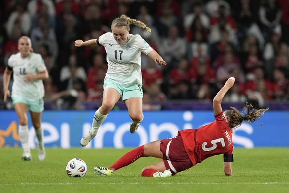 Iceland's Agla Albertsdottir, top, and Switzerland's Noelle Maritz challenge for the ball during the Euro 2025, group A, soccer match between Switzerland and Iceland at Stadion Wankdorf in B ...