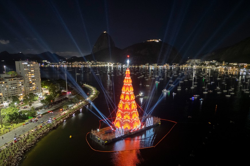 A floating Christmas tree is illuminated at Botafogo beach to mark the holiday season in Rio de Janeiro, Sunday, Nov. 30, 2025. (AP Photo/Bruna Prado)
Brazil Christmas Tree